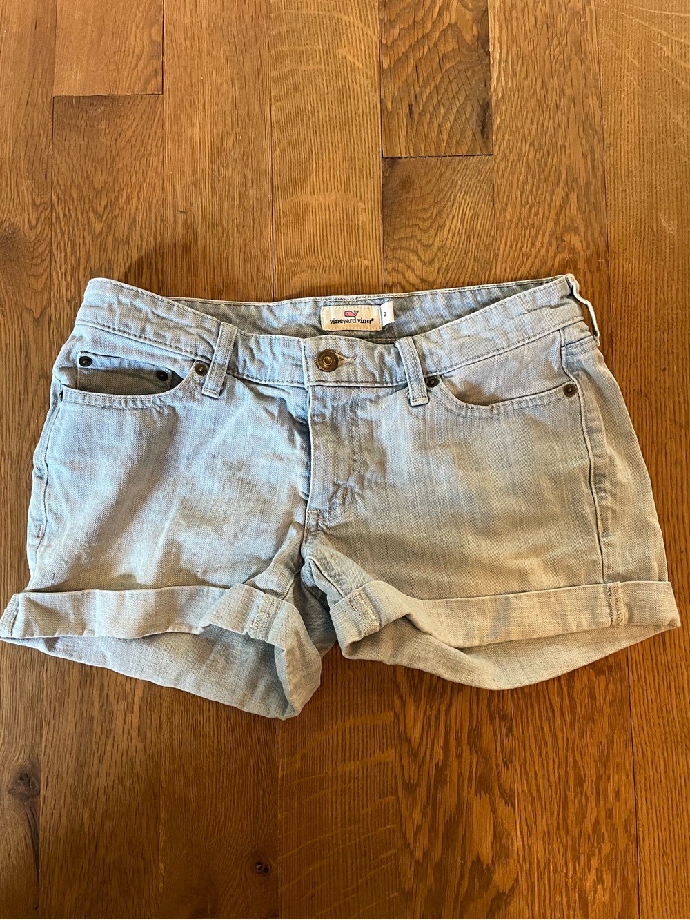 Vineyard Vines Light Wash Denim Cuffed Women's Shorts